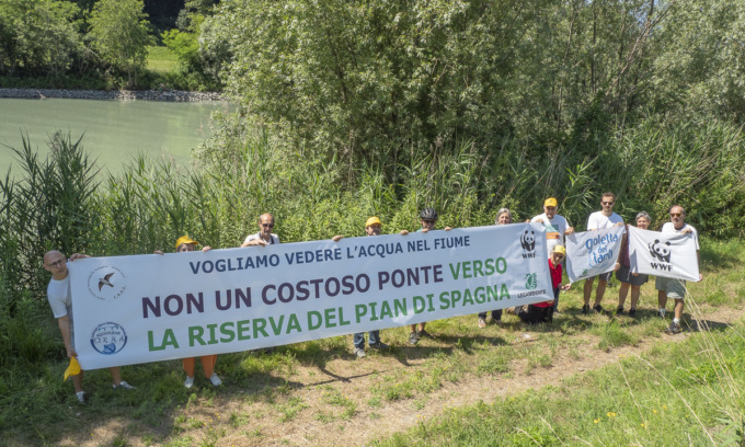 Colico Protesta Degli Ambientalisti Contro La Passerella Pedonale Sull