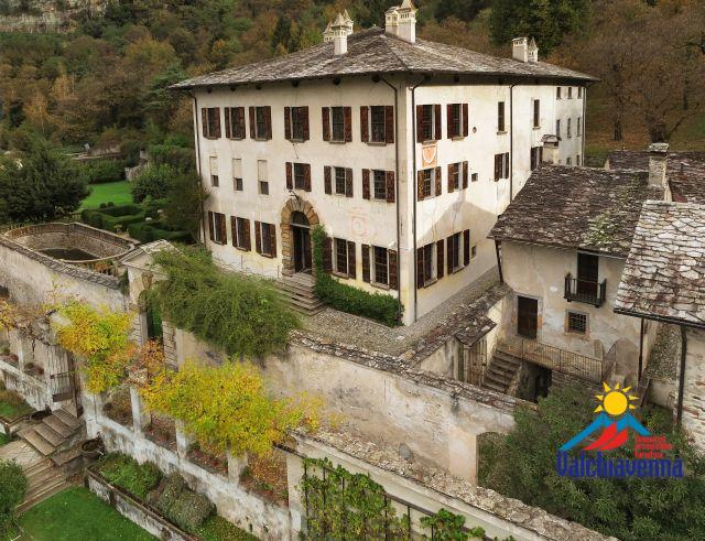 Bufera su Palazzo Vertemate: anche un gruppo di cittadini se la prende con il Provveditore