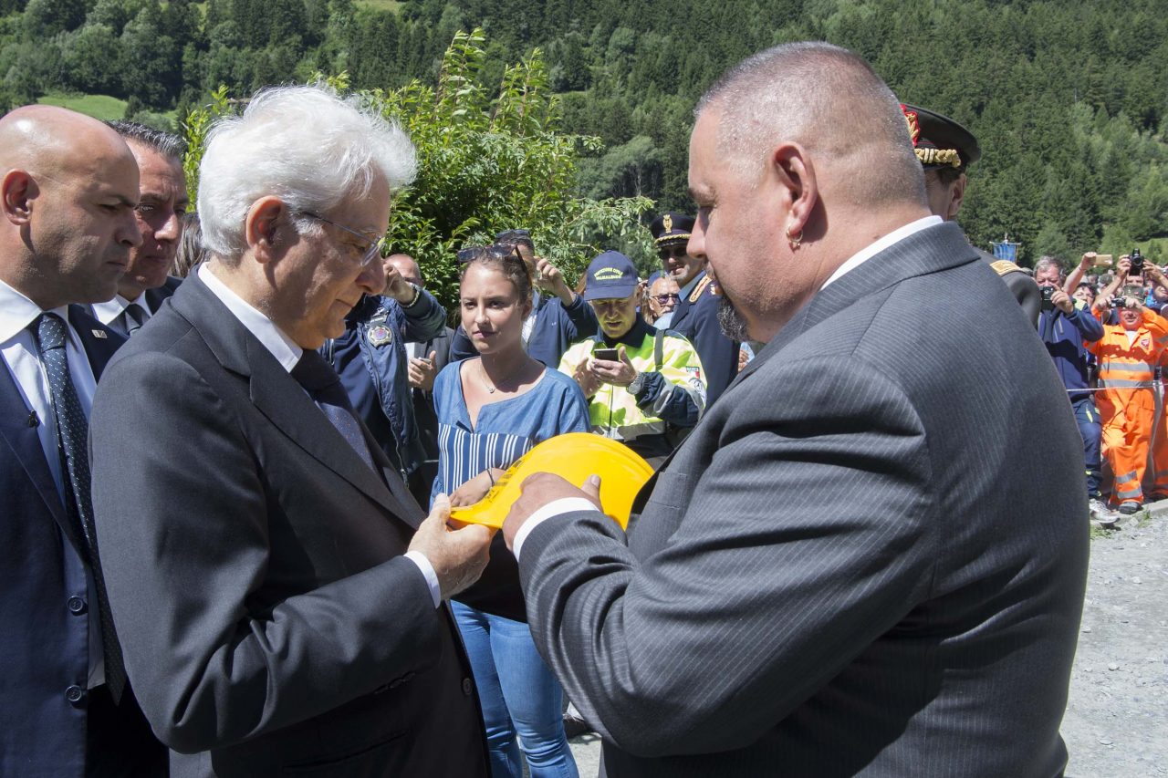 Sicurezza: Anmil consegna un caschetto giallo a Matterella