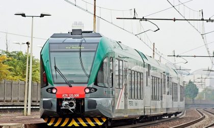 Treno fermo sulla linea, ritardi e disagi per i viaggiatori