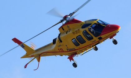 Anziano va in montagna si infortuna in una zona impervia