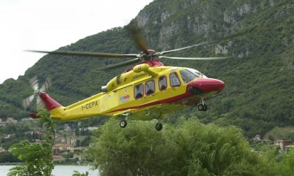 L'elisoccorso interviene per un cane in Val Masino