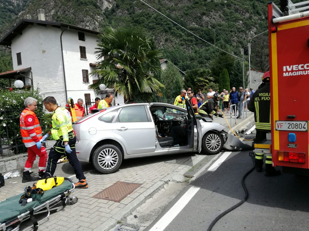 Schianto sulla Statale 36 a Campo Mezzola