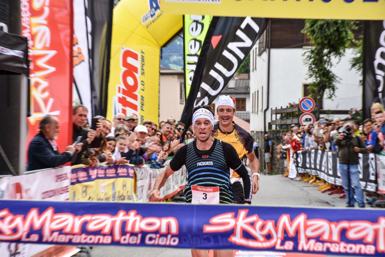 FOTO-Marco De Gasperi vince la Maratona del Cielo