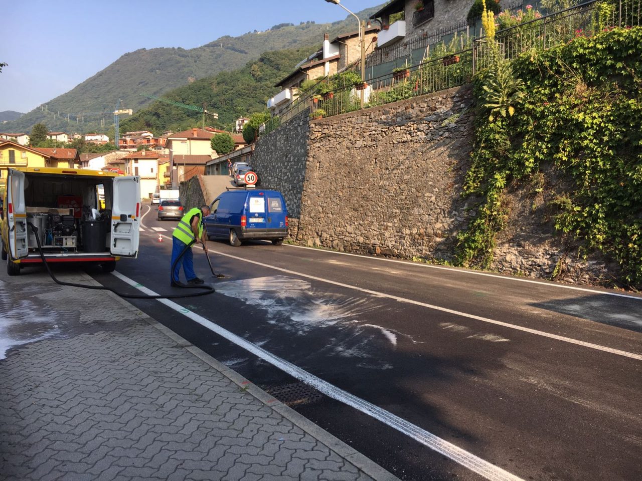 Incidente sulla Regina: un ferito e traffico in tilt