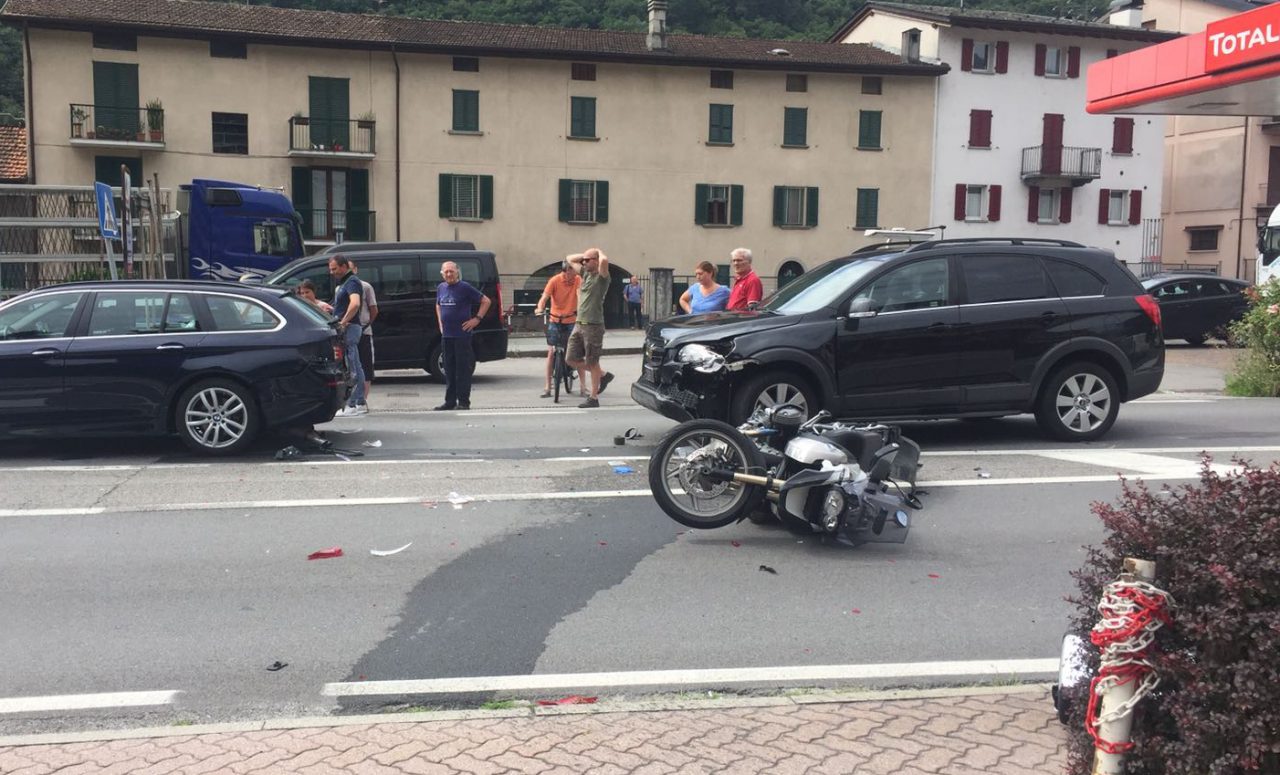 Incidente sulla Statale a Morbegno, centauro ferito