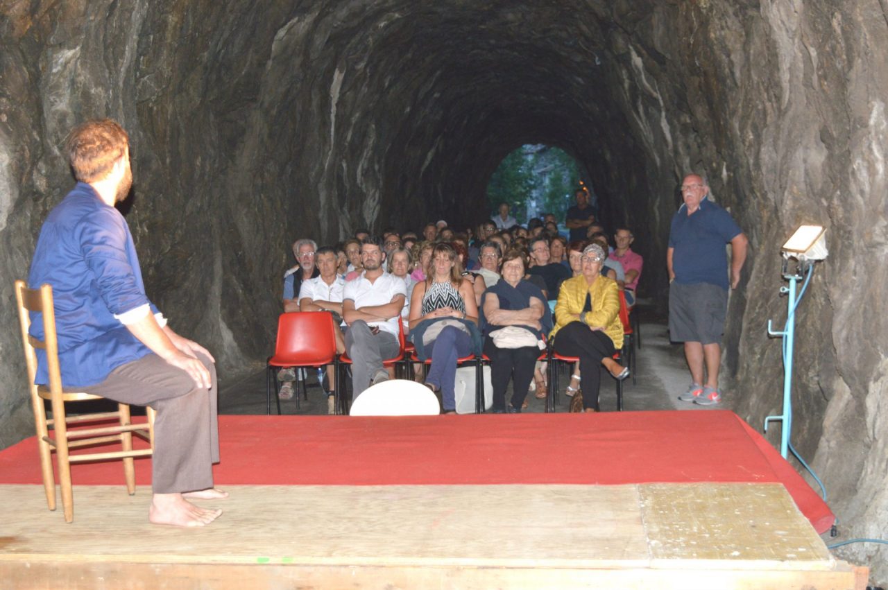 Terra Matta: spettacolo in galleria