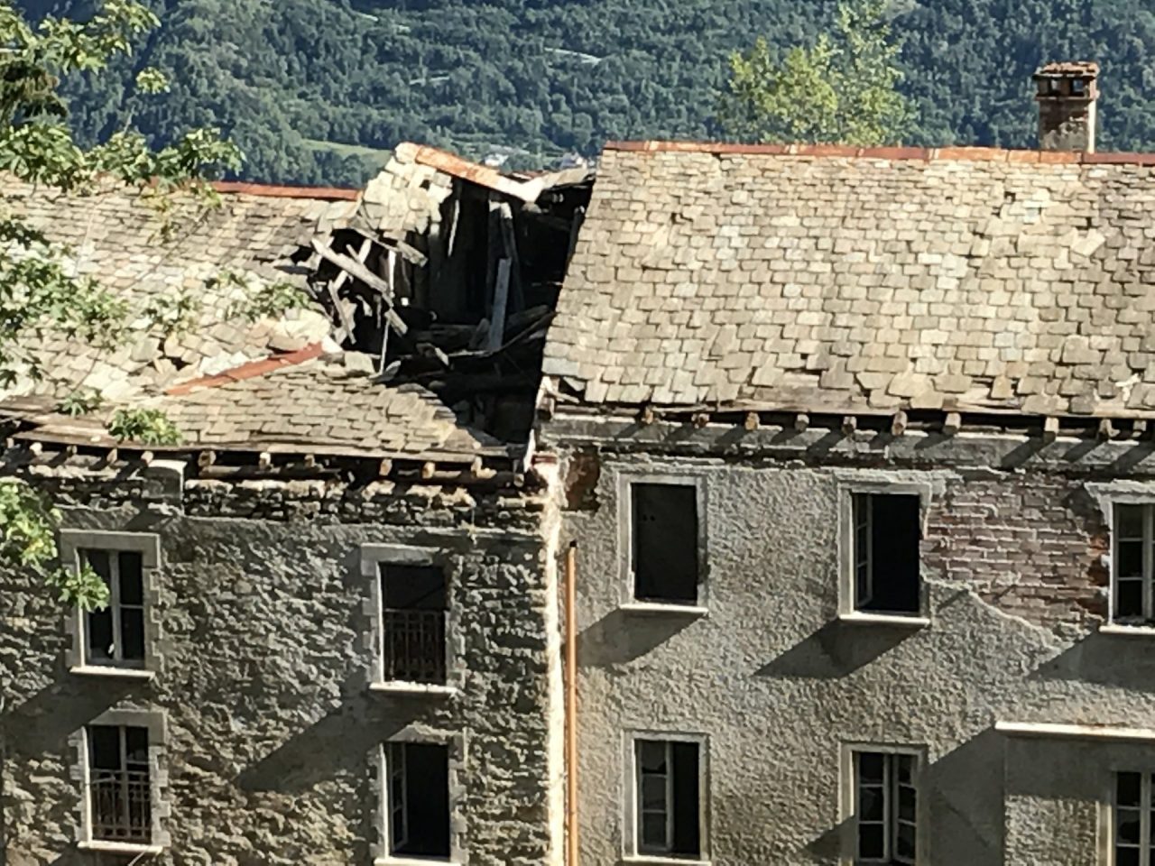 Prasomaso tra degrado e fantasmi