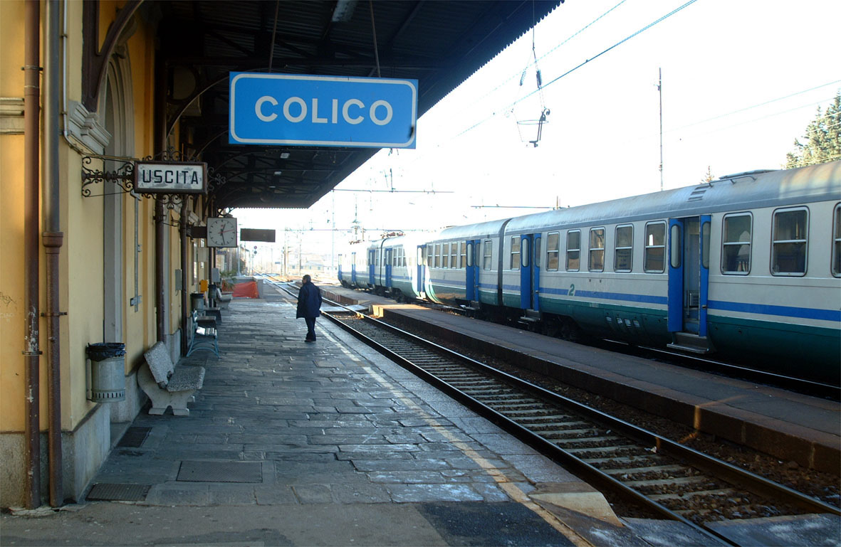 Ragazza morde un capotreno che la voleva multare