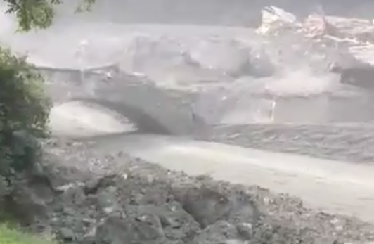 Frana in Val Bregaglia: si cercano i dispersi – VIDEO