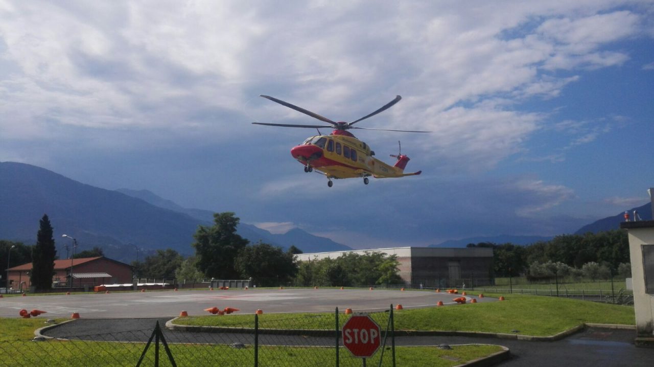 Incidente a Zelbio: si ribalta col trattore, è gravissimo