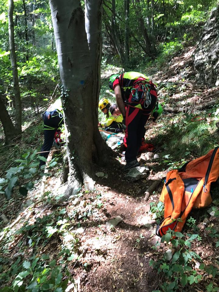23enne trovato morto nei boschi