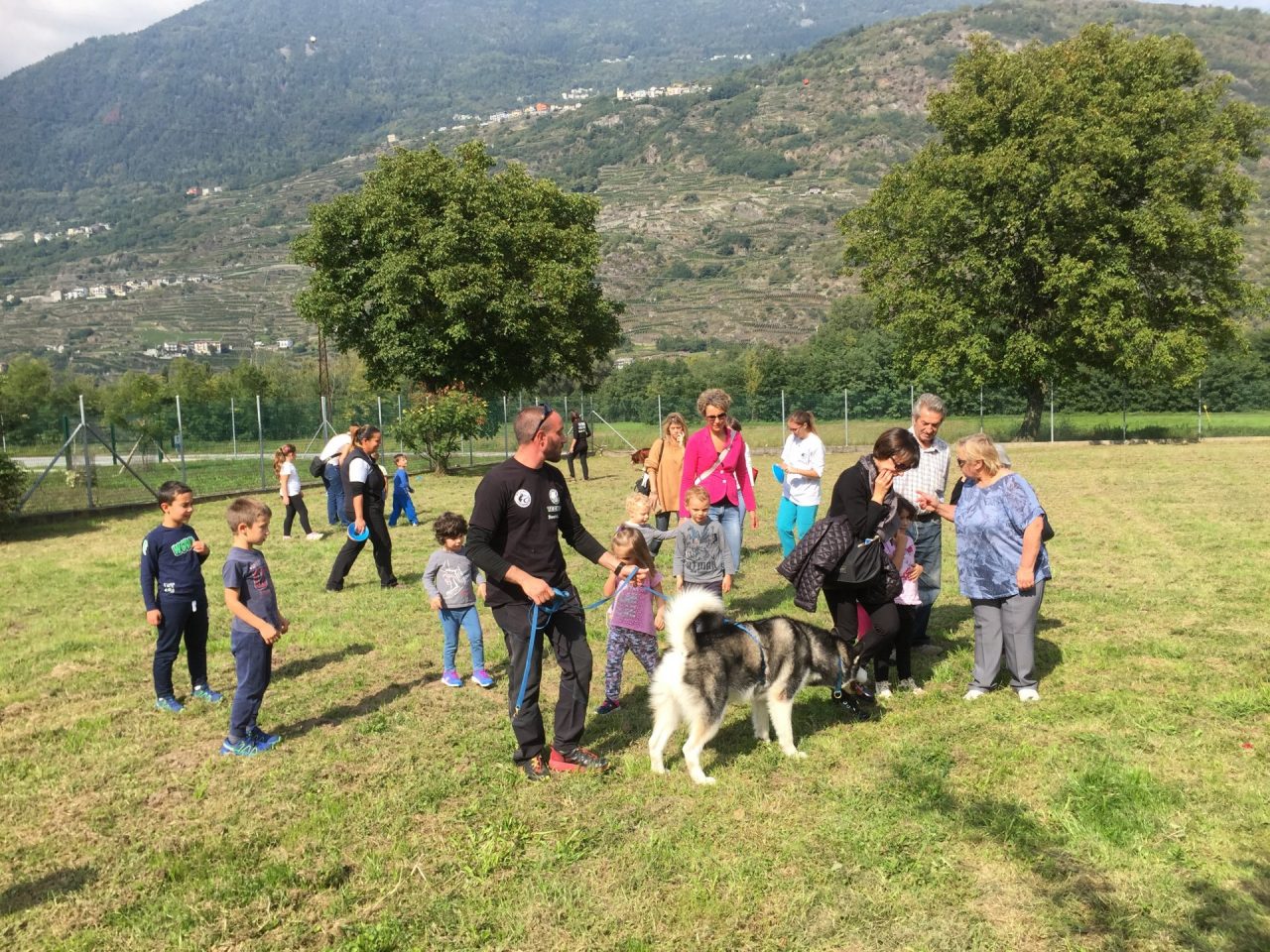 Cani e bimbi: ecco come farli giocare insieme – LE FOTO