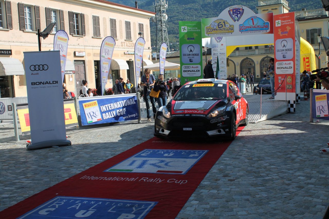 L’attesa è finita, partito il rally – LE FOTO