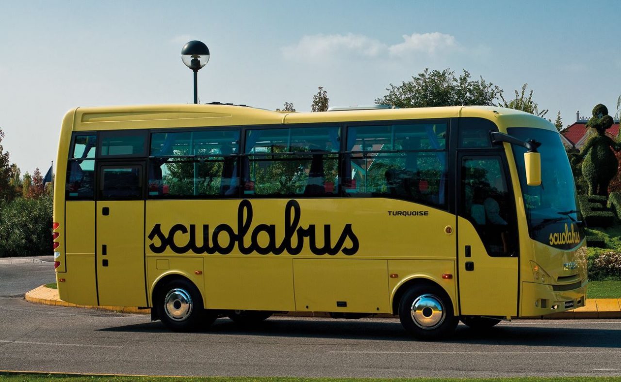 Trovato alticcio alla guida dello scuolabus