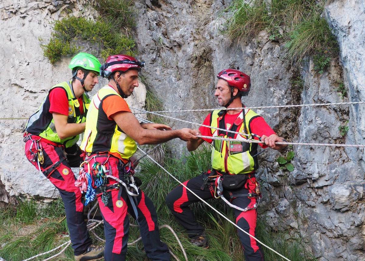 Si perde mentre cerca funghi nei boschi di Garzeno: ritrovato dai soccorritori