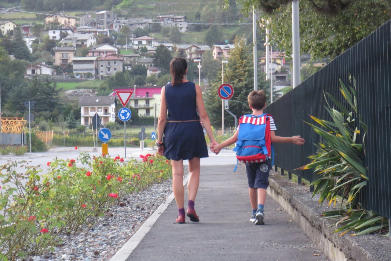 Studenti medie accompagnati per legge: favorevoli o contrari? la Valle si spacca