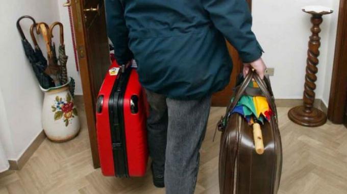 Ha cacciato l’inquilino, denunciato