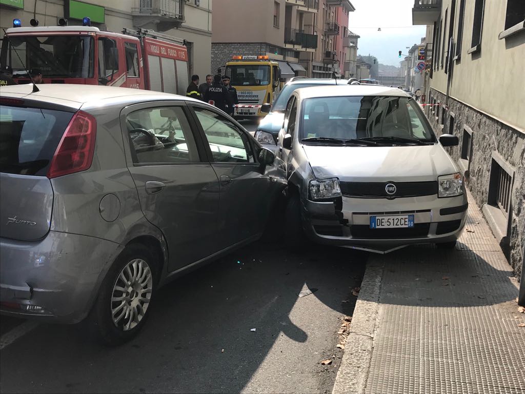 Schianto, donna ferita – LE FOTO