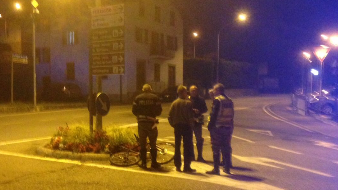 Incidente in viale Maloggia, ciclista in gravi condizioni