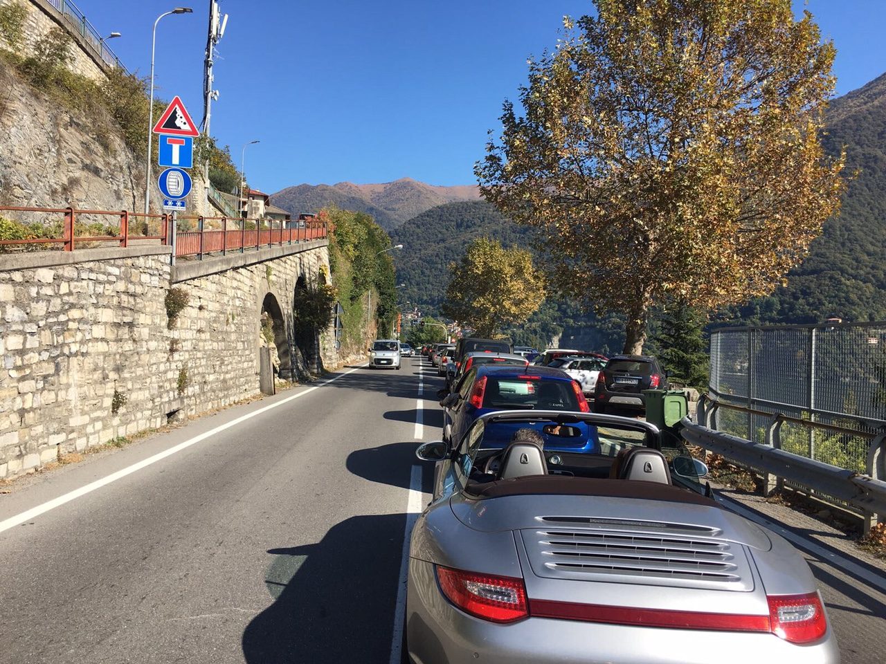 Incidente sulla Regina, strada chiusa: ecco dove