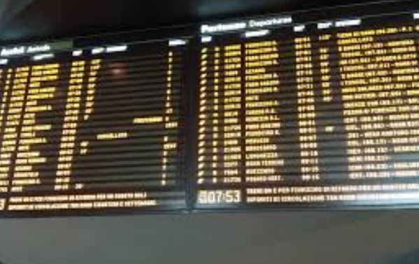 Treno guasto fermo in stazione: circolazione in tilt