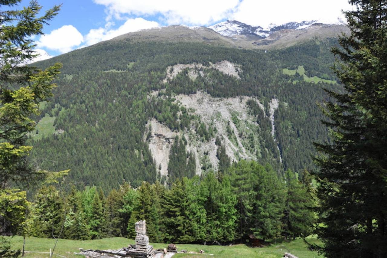 Frana Ruinon: strada per Santa Caterina Valfurva chiusa H24