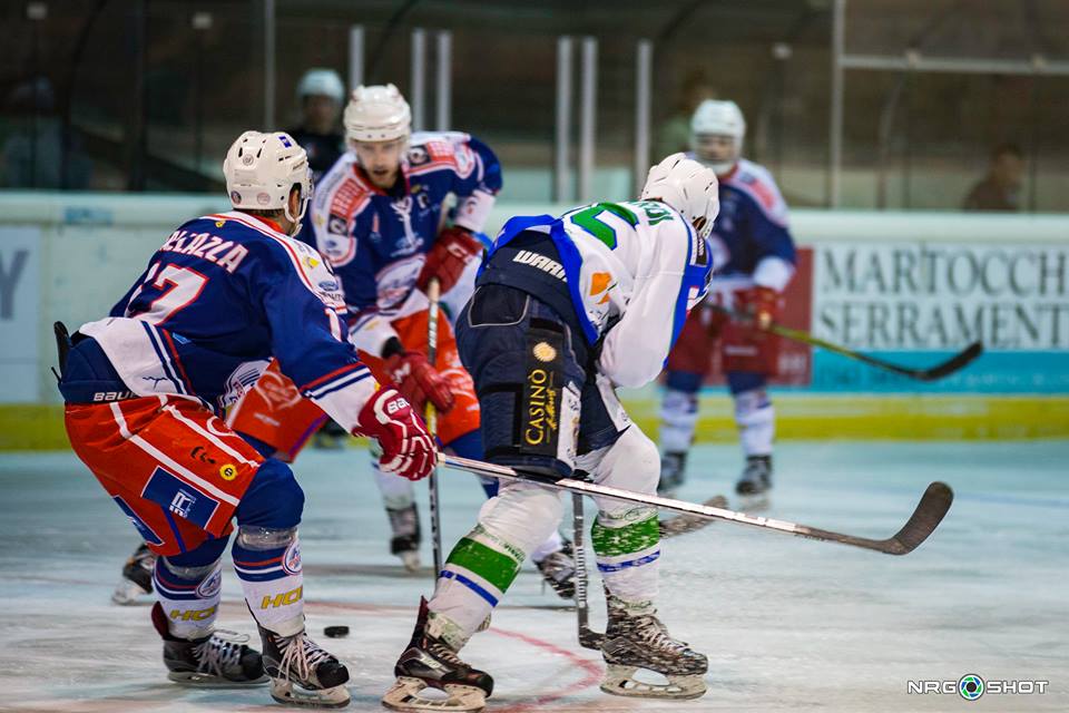 Crea scompiglio alla partita di hockey e rimedia un Daspo