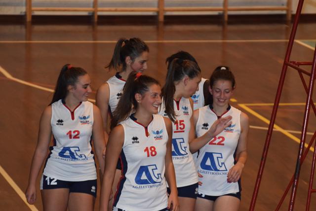 Volley Morbegno a caccia della prima vittoria contro il Longone 1987