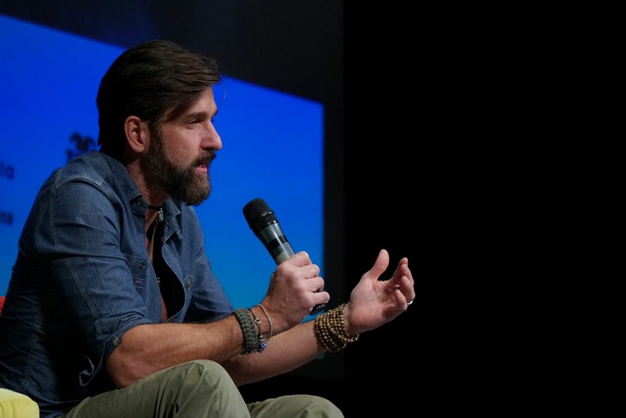 La passione di Edoardo Stoppa conquista il pubblico di Sondrio Festival