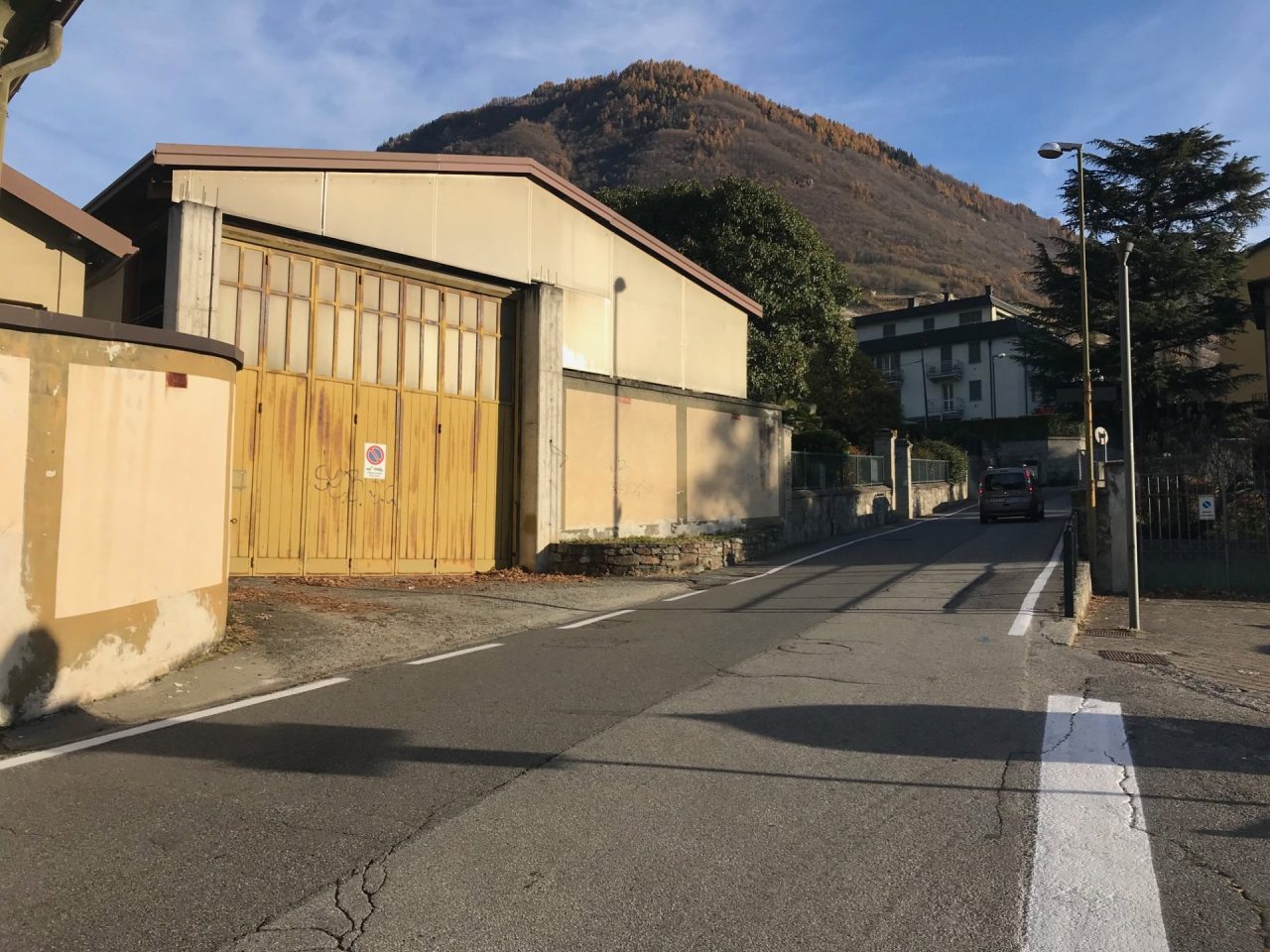 “Via Fossati è pericolosa, si intervenga”