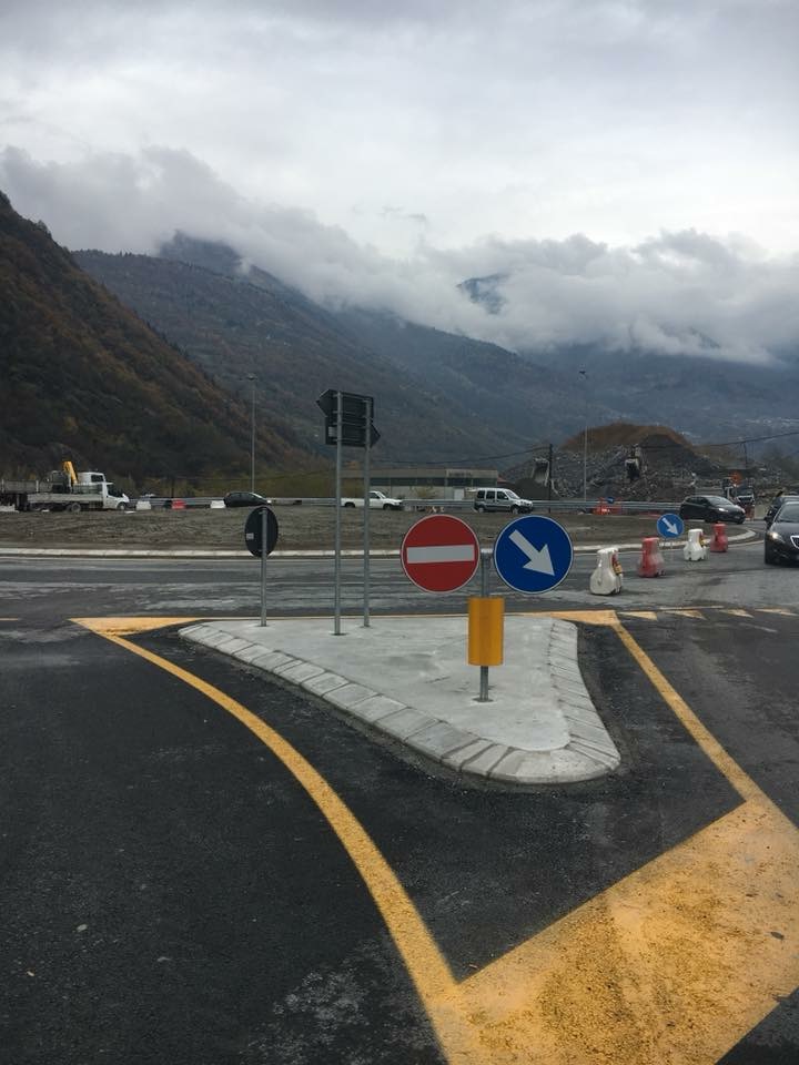 Aperta la nuova rotonda al viadotto del Tartano