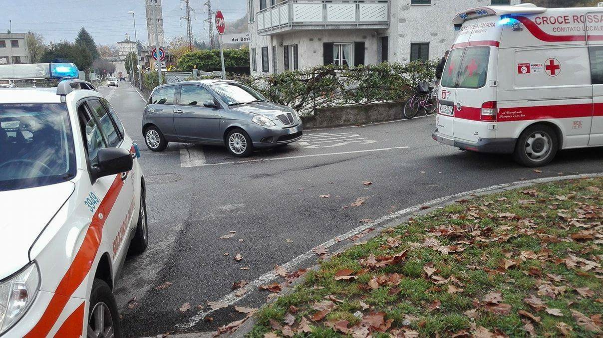 Donna investita in bicicletta, ferita