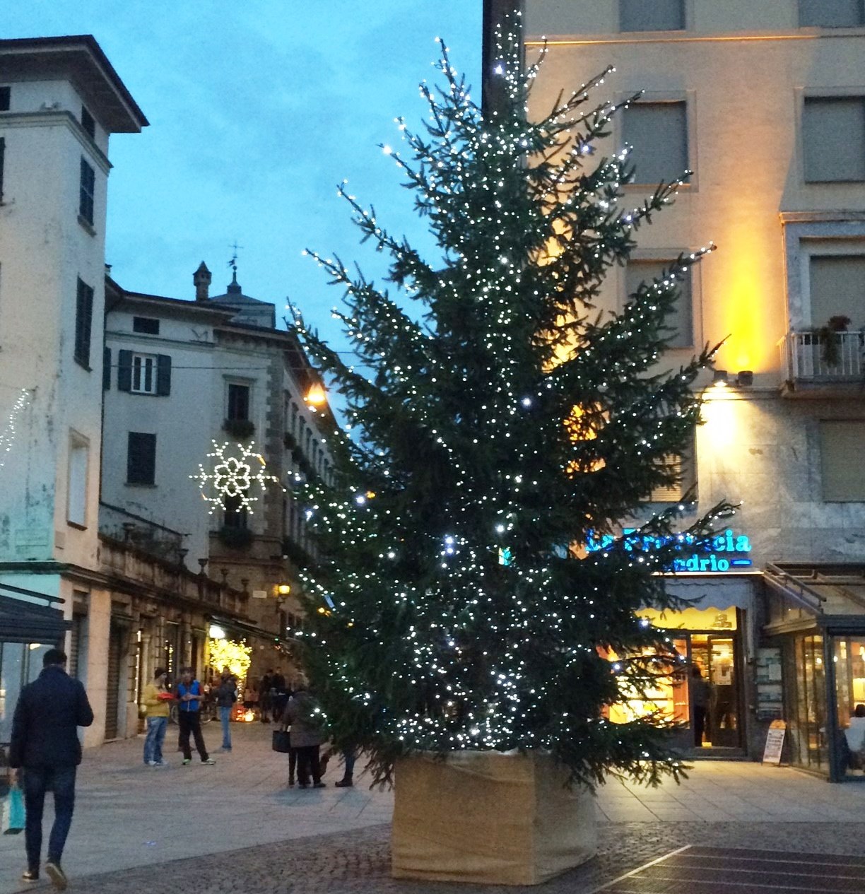 Si accendono le luci sul Natale in Valtellina