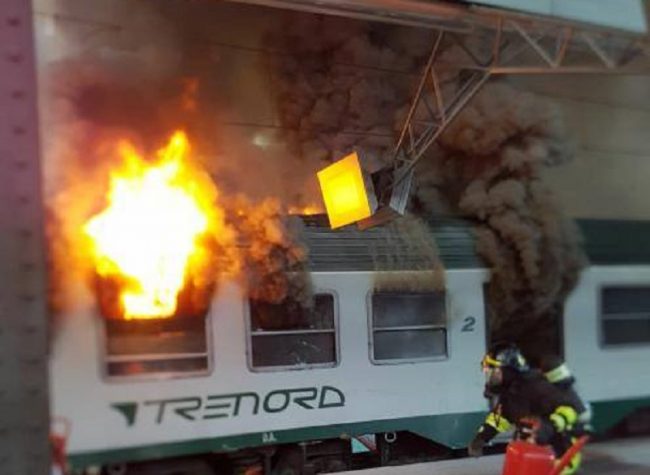 Brucia treno per Tirano