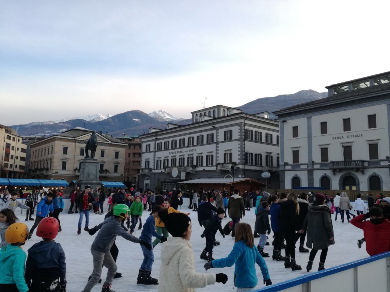 Aperta la pista di pattinaggio a Sondrio VIDEO
