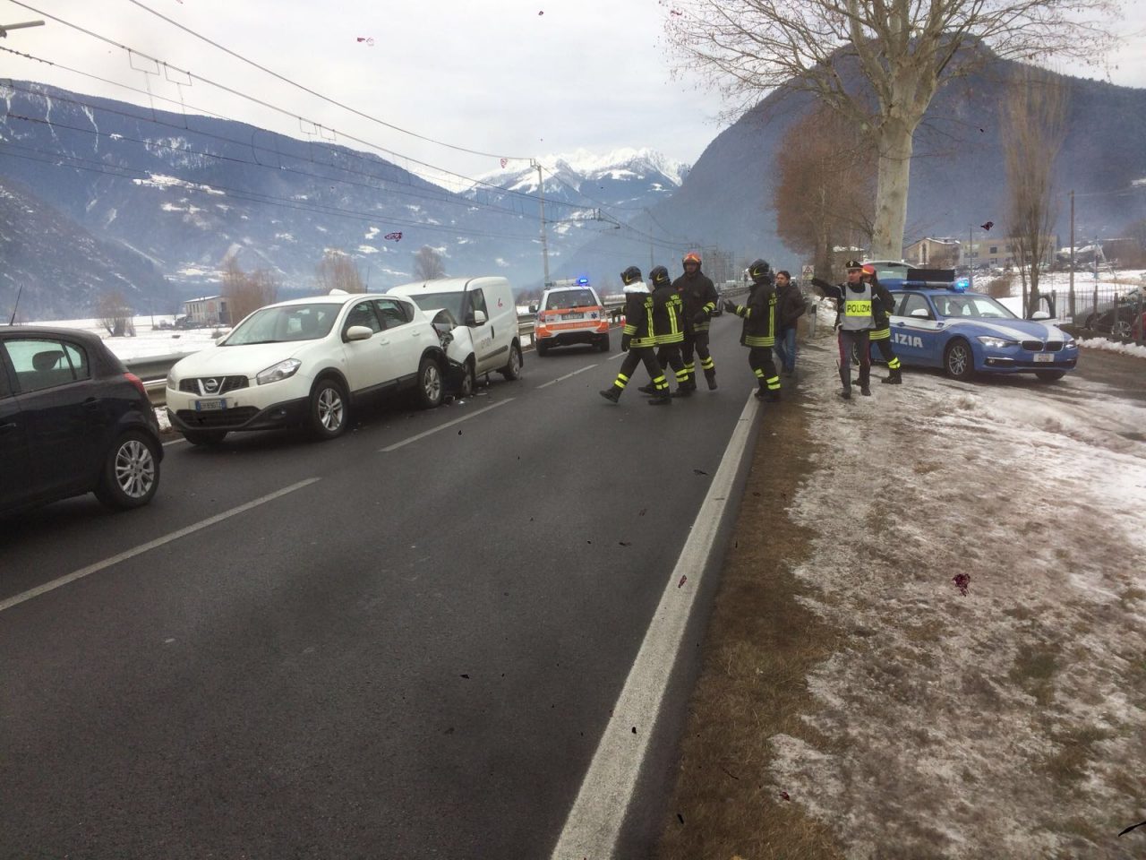 Quattro persone coinvolte in un tamponamento