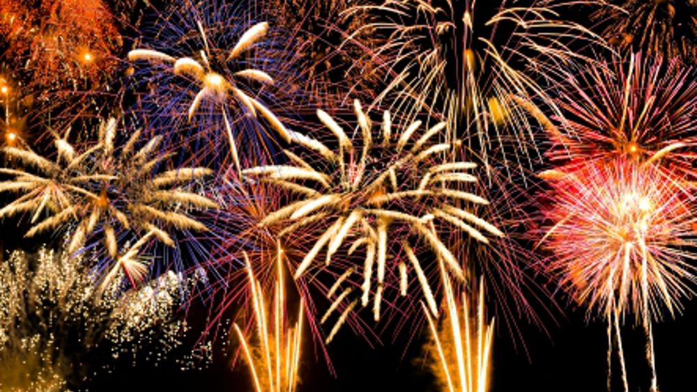 A Tirano il Capodanno è in piazza Cavour, fluttuando sulla musica di Satie