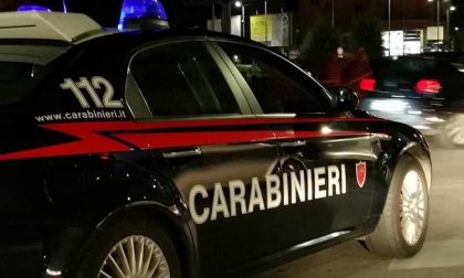Fuggono in auto ad un controllo ma finiscono contro i Carabinieri