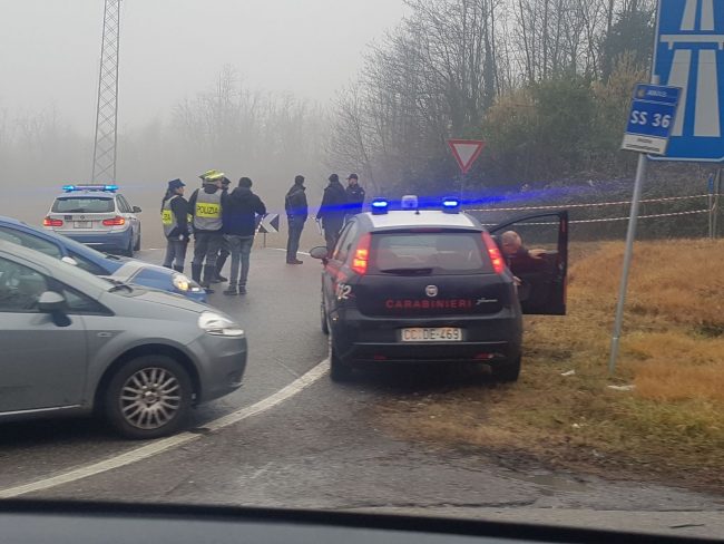 Omicidio sulla Statale 36, giovane trovato accoltellato vicino alla strada