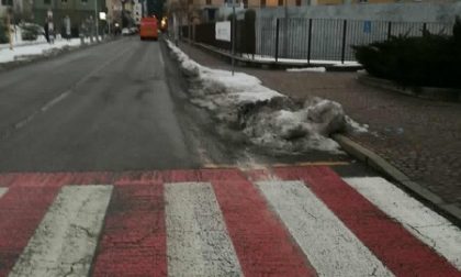 Parcheggi per disabili occupati dalla neve, scoppia la protesta