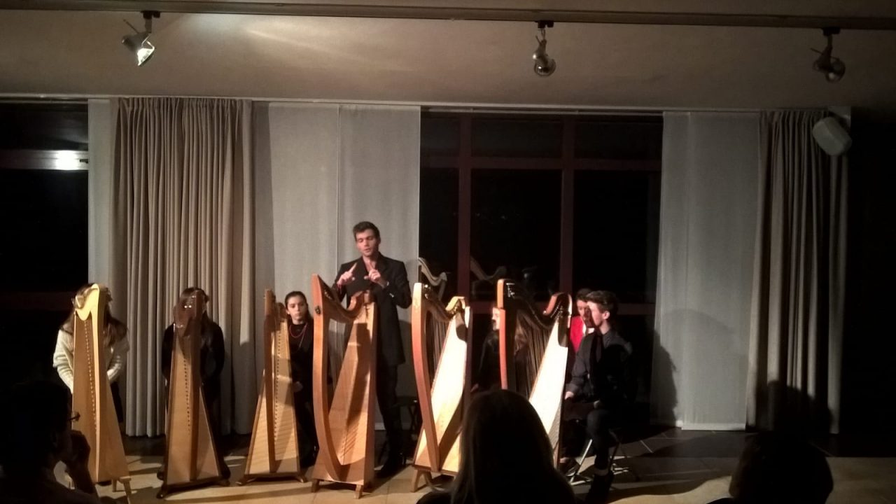 Varenna, vibrante serata con le arpe celtiche FOTO