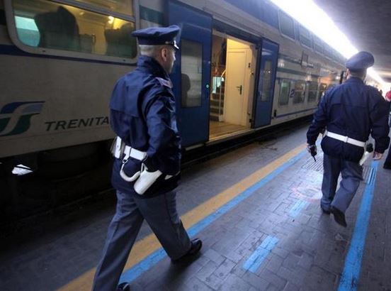Dà in escandescenze sul treno: intervento di forze dell’ordine e sanitari TRENI IN RITARDO