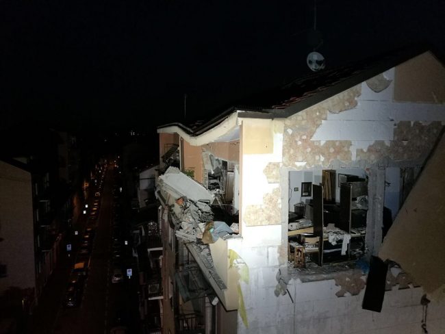 Fuga di gas, esplode palazzo a Sesto: sei feriti FOTO