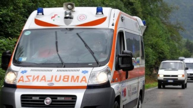 Incidente stradale in moto, 23enne in gravi condizioni