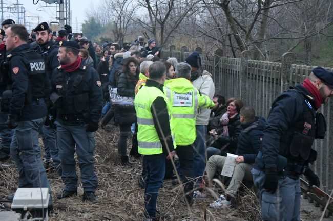 Treno deragliato dramma dei famigliari: “Dov’è nostra figlia?” VIDEO