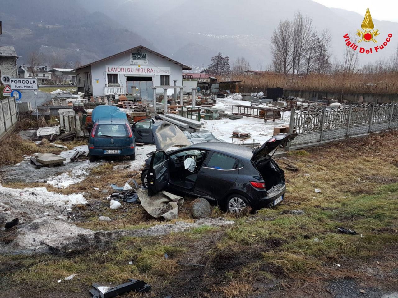 Spaventoso incidente sulla Statale, automobilisti vivi per miracolo