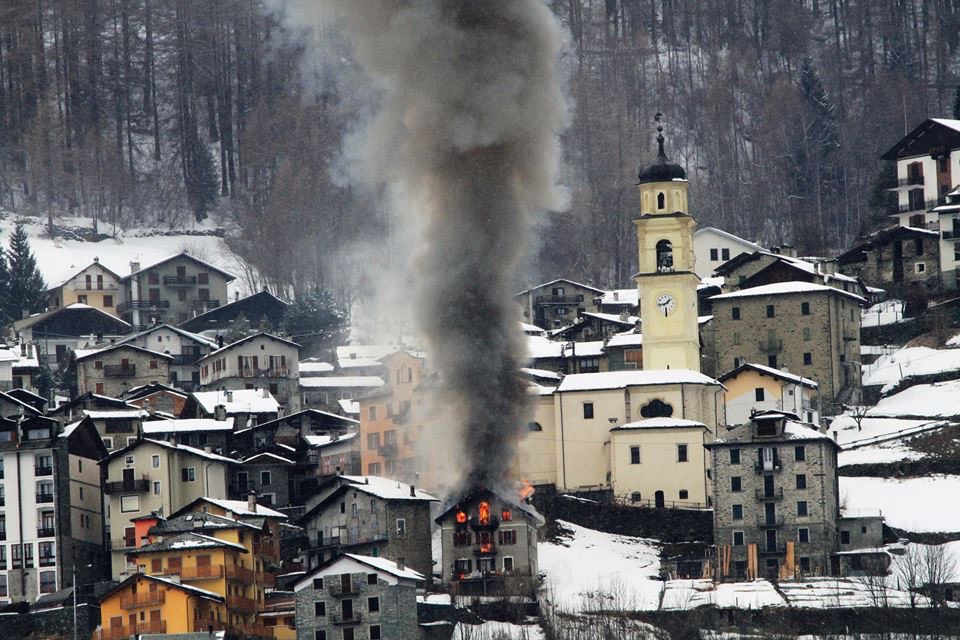 Incendio a Primolo, anziano muore nel rogo