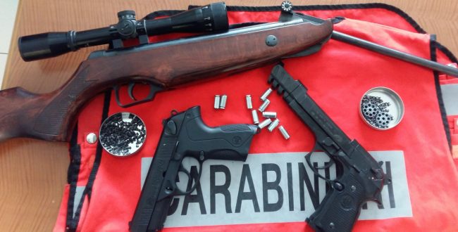 Lei lo lascia e lui spara, solo una denuncia per l’aggressore