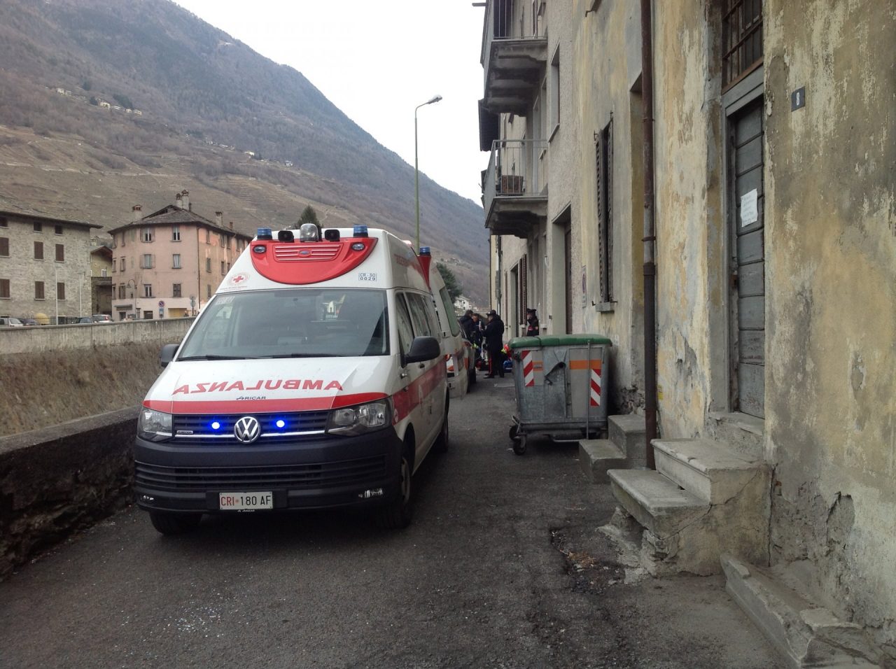 Tirano, donna cade dal terrazzo lungo l’Adda